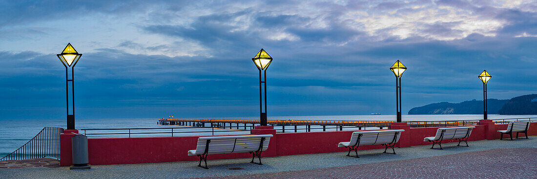 Kurplatz in front of the Binz Kurhaus, behind it the pier, Binz seaside resort, Ruegen Island, Mecklenburg-West Pomerania, Germany, Europe