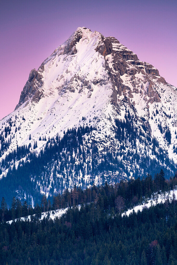 Die Guffertspitze im winterlichen Abendlicht, Tirol, Österreich.