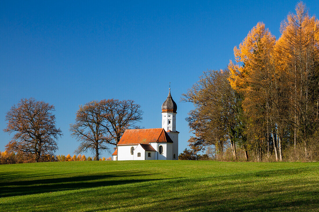 Hubkapelle in autumn, Penzberg , Upper Bavaria, Germany, Europe