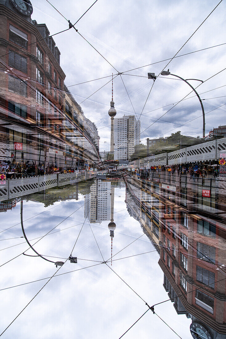 Doppelbelichtungsansicht vom Hackeschen Markt in Berlin, Deutschland.