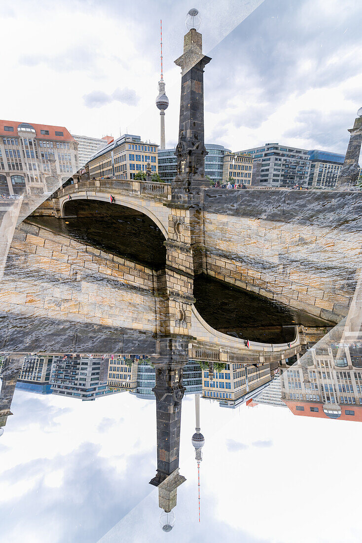 Doppelbelichtung der Friedrichsbrücke in Berlin, Deutschland