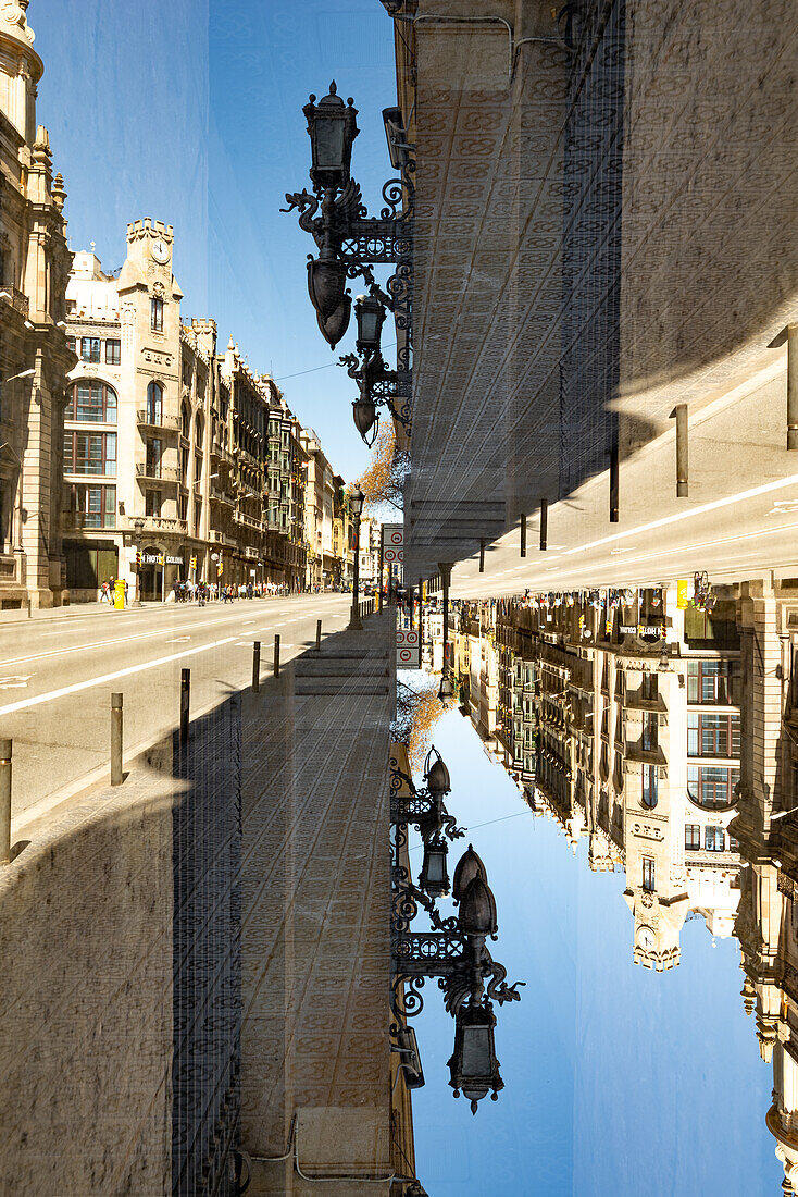 Perspektivischer Blick auf die Via Laietana in Barcelona, Spanien