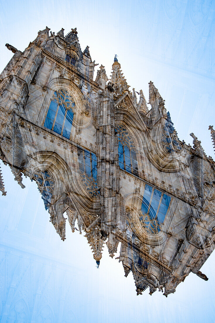 Doppelbelichtung der Catedral de Barcelona in Katalonien, Spanien.