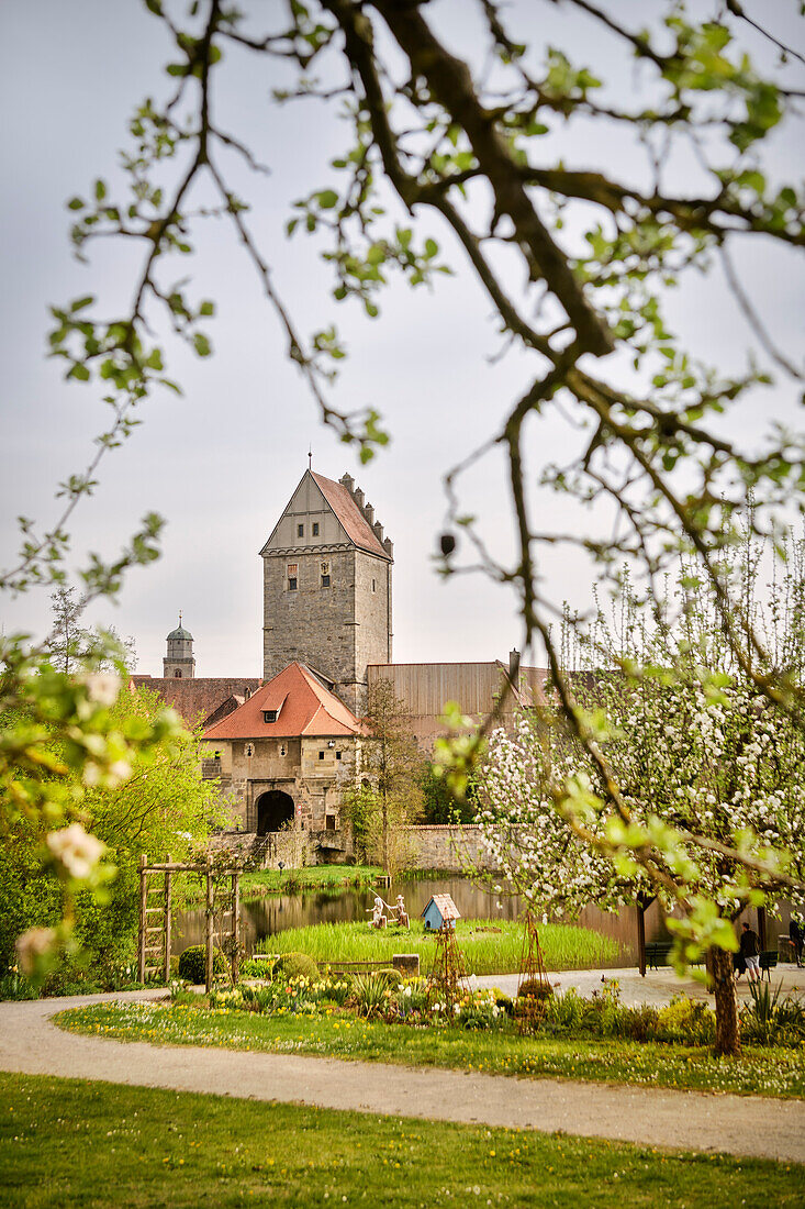 Rothenburger Tor, historic old town of Dinkelsbühl on the Wörnitz (river), Romantic Road, Ansbach district, Middle Franconia, Bavaria, Germany