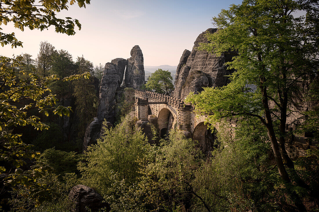 Basteibrücke zwischen Felsen, Sächsische Schweiz, Elbsandsteingebirge, Sachsen, Deutschland