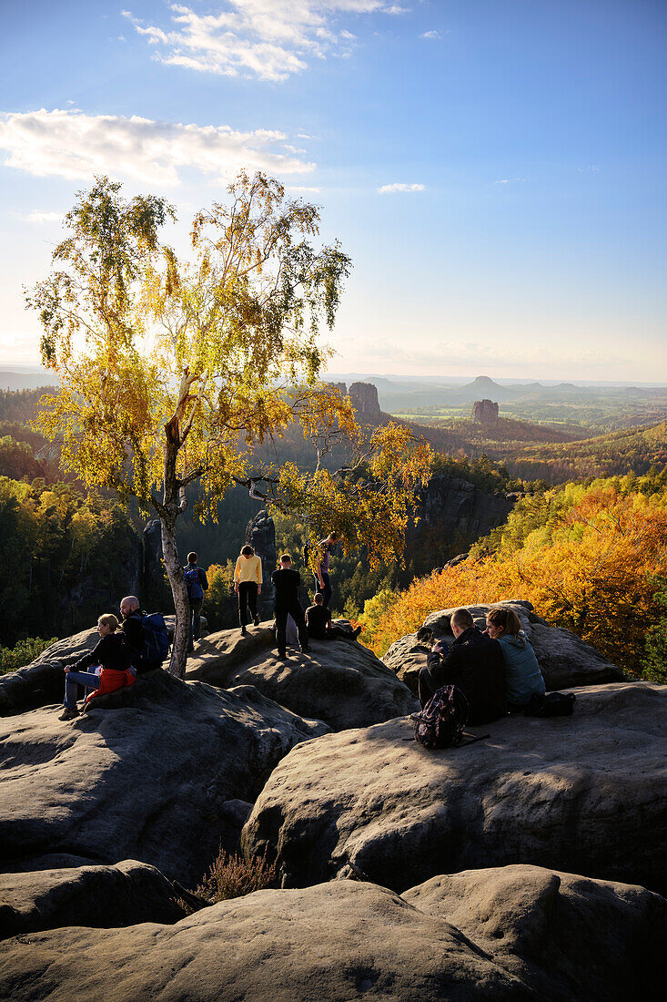 numerous hikers rest and enjoy the view from the Carolafelsen to the table mountains of Saxon Switzerland, Elbe Sandstone Mountains, Saxony, Elbe, Germany, Europe