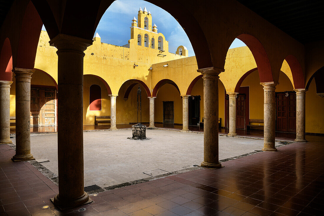 Courtyard of the El Claustro Cultural Center in San Francisco de Campeche, Yucatán, Mexico, North America, Latin America