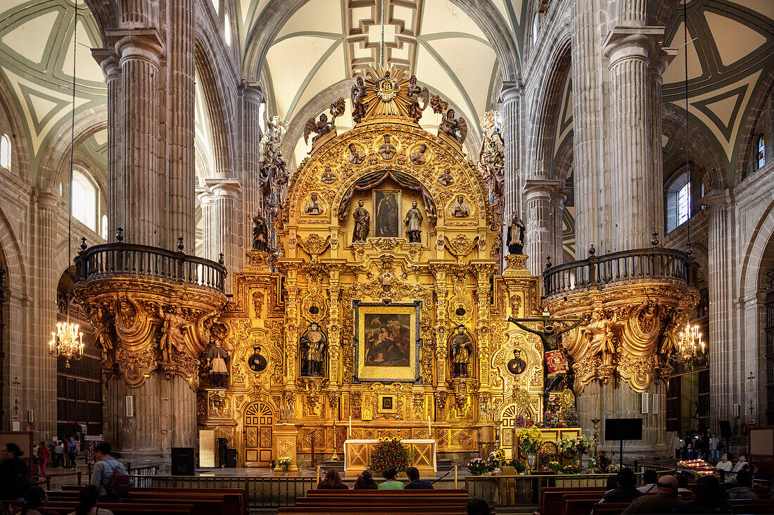 magnificent altar in the Mexico City Cathedral (Catedral Metropolitana de la Ciudad de México), Mexico City, Mexico, North America, Latin America, UNESCO World Heritage