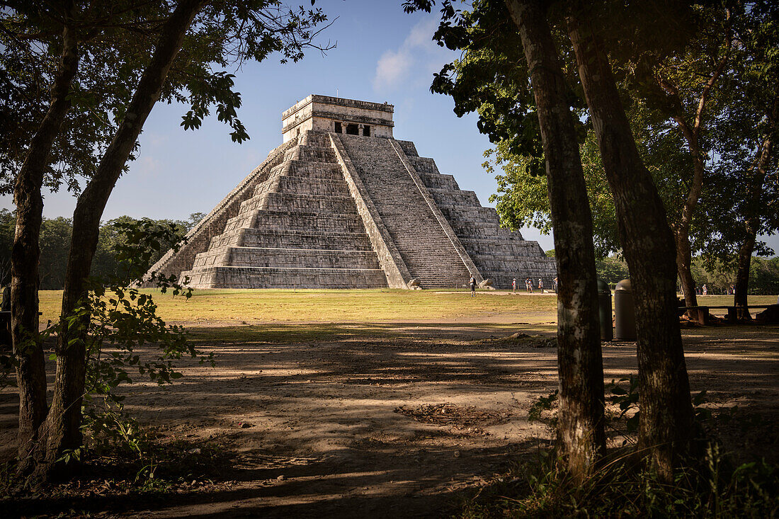 Kukulcán-Pyramide (auch El Castillo) in der Ruinenstadt Chichén-Itzá, Yucatán, Mexiko, Nordamerika, Lateinamerika, Amerika