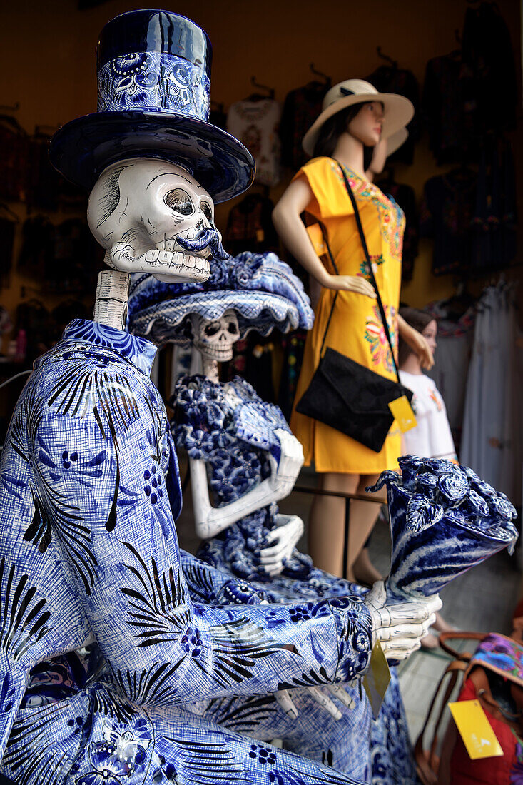 Skull figures made of porcelain in a shop window, Mérida, capital of Yucatán, Mexico, North America, Latin America