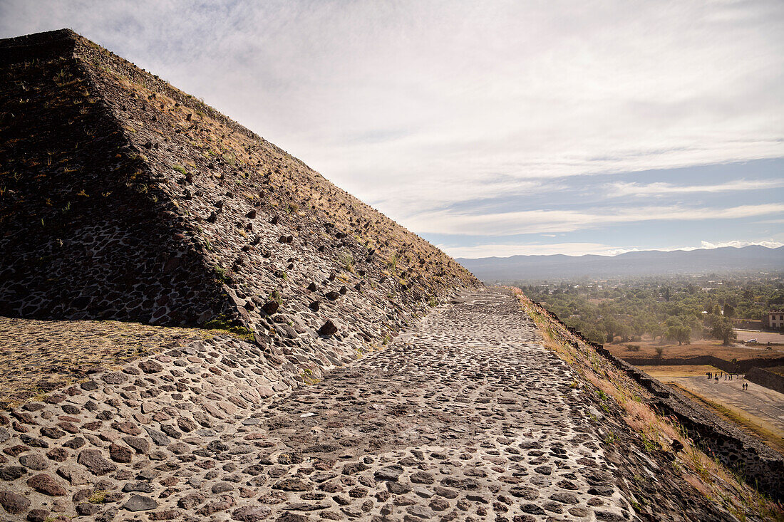 Ausblick von der Sonnenpyramide (Pirámide del Sol) in Teotihuacán (Ruinenmetropole), Mexiko, Lateinamerika, Nordamerika, Amerika