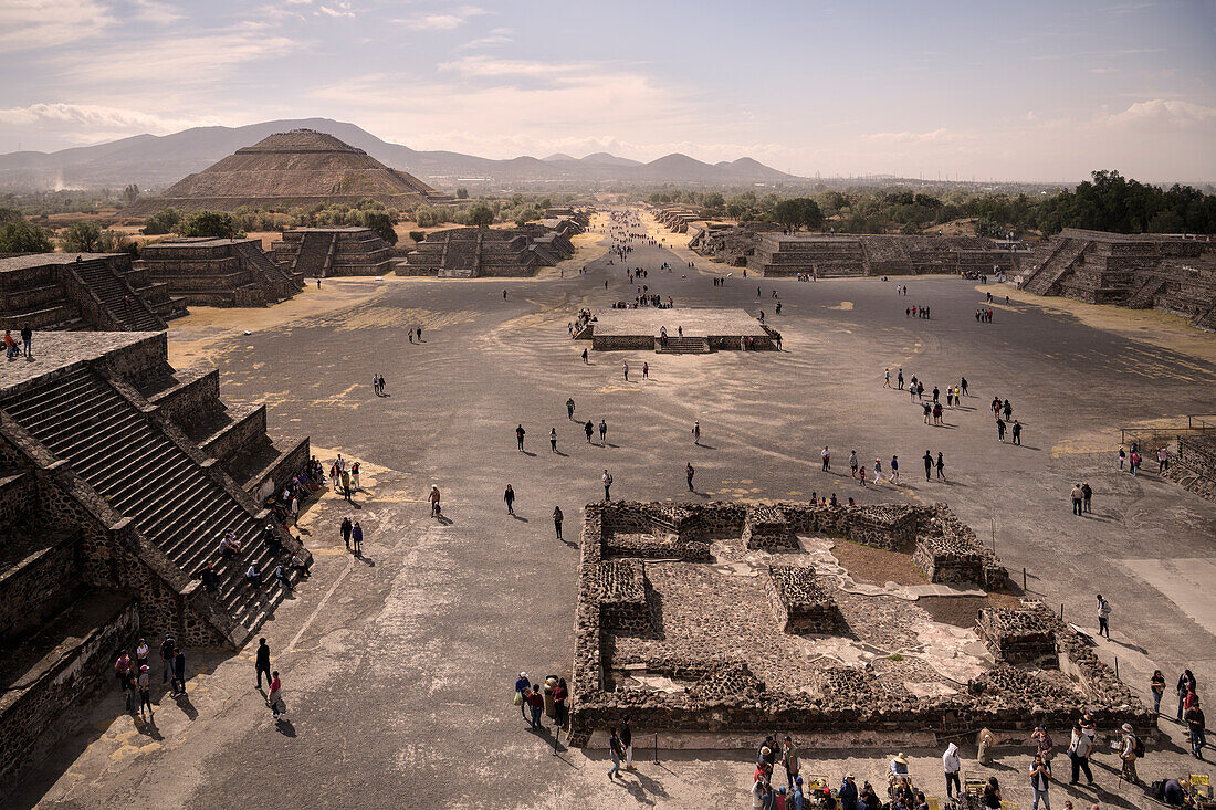 View from the Pyramid of the Moon (Pirámide de la Luna) to the Pyramid of the Sun (Pirámide del Sol) in Teotihuacán (ruined metropolis), Mexico, North America, Latin America, UNESCO World Heritage