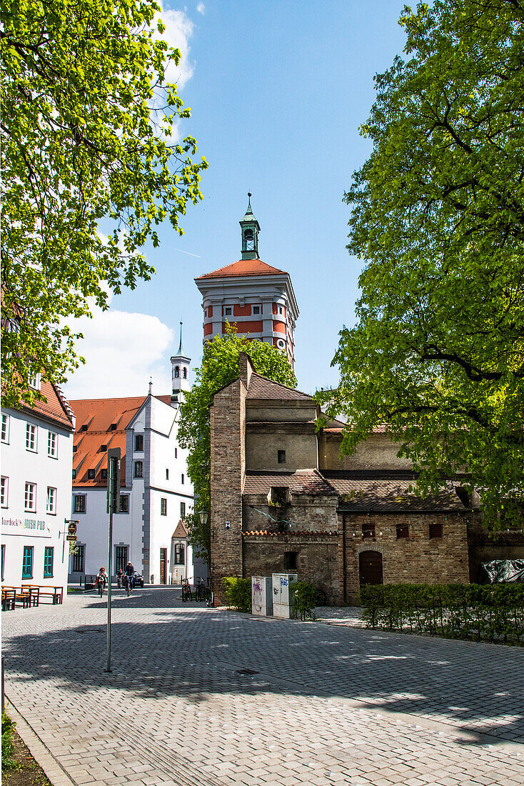 Augsburg, Rotes Tor im Frühjahr, romantische Straße, Bayern, Deutschland