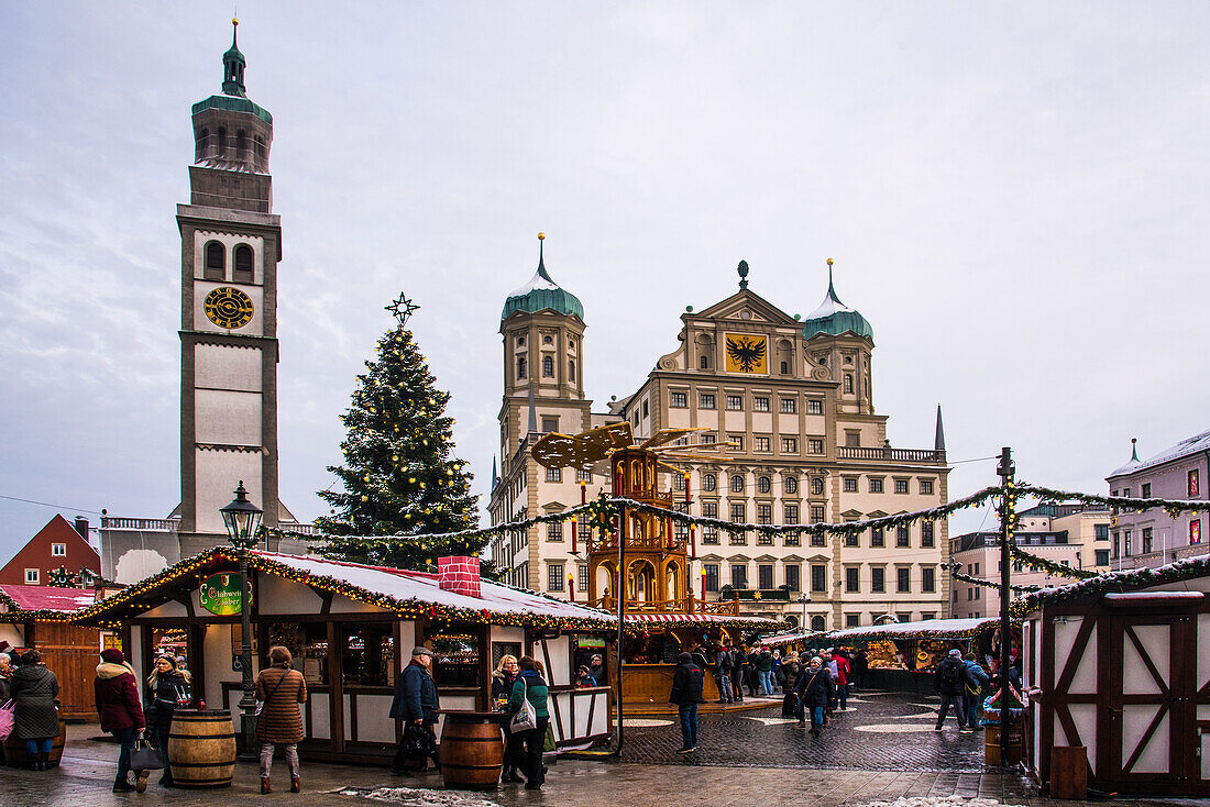 Augsburg Weihnachtsmarkt auf dem Rathausplatz, Bayern, Deutschland