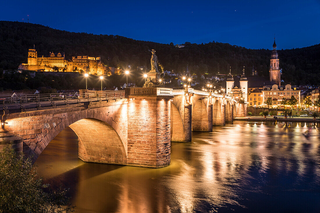 Old Neckar Bridge with a view of Heidelberg Castle and Old Town in the evening, Baden-Württemberg, Germany