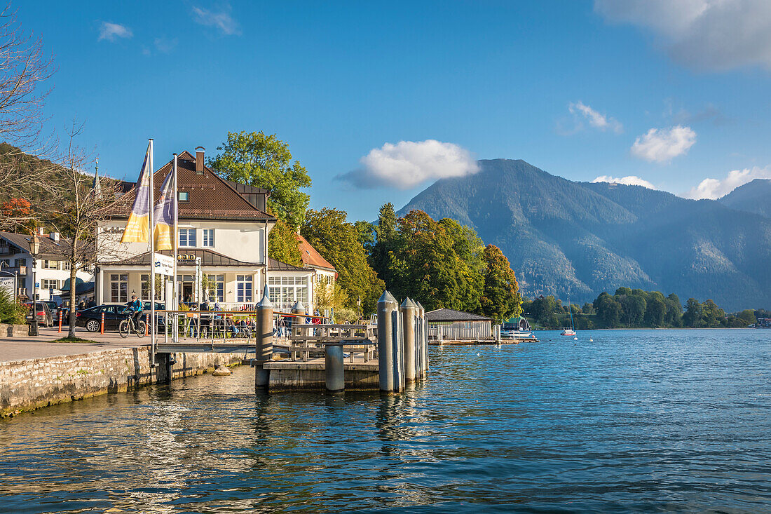 Bootsanlegestelle in Tegernsee, Oberbayern, Bayern, Deutschland