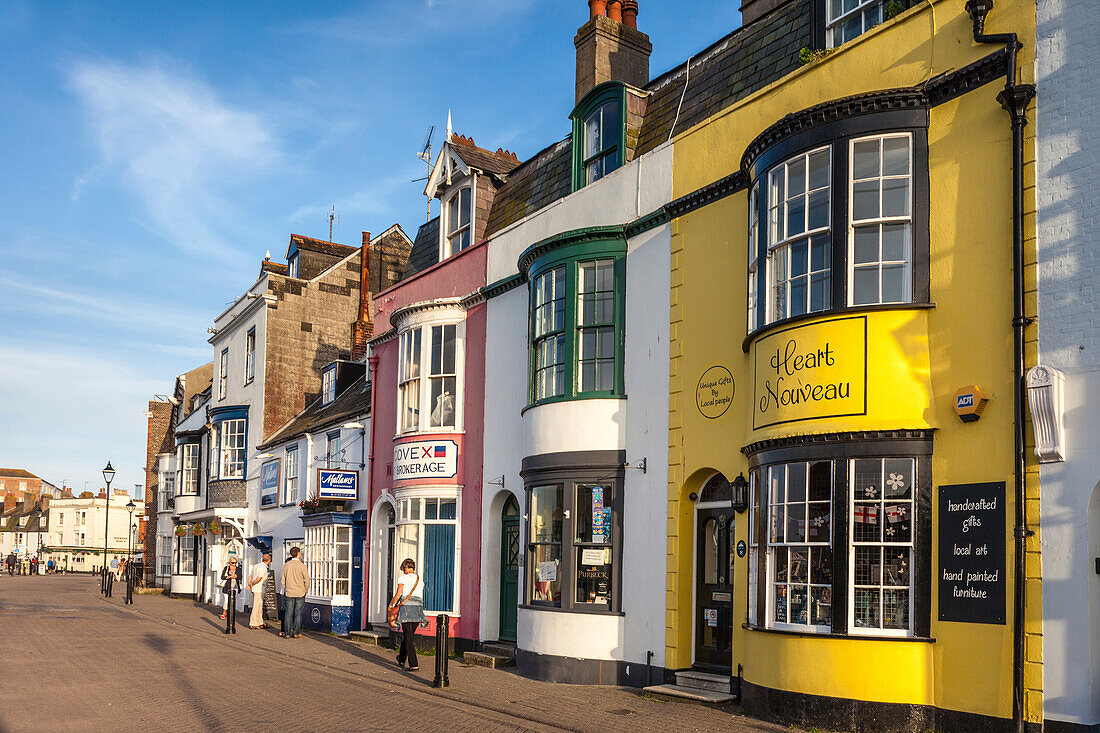 Häuserzeile am Hafen von Weymouth, Dorset, England