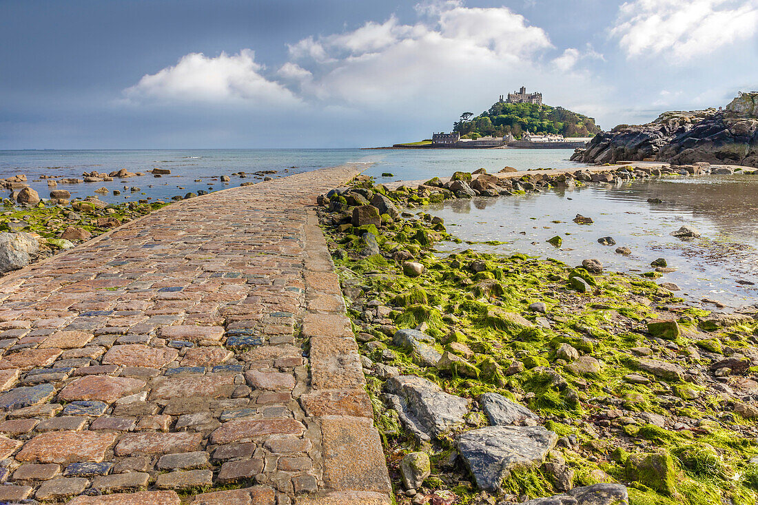 Fußpfad zu St. Michael`s Mount, Marazion, Cornwall, England