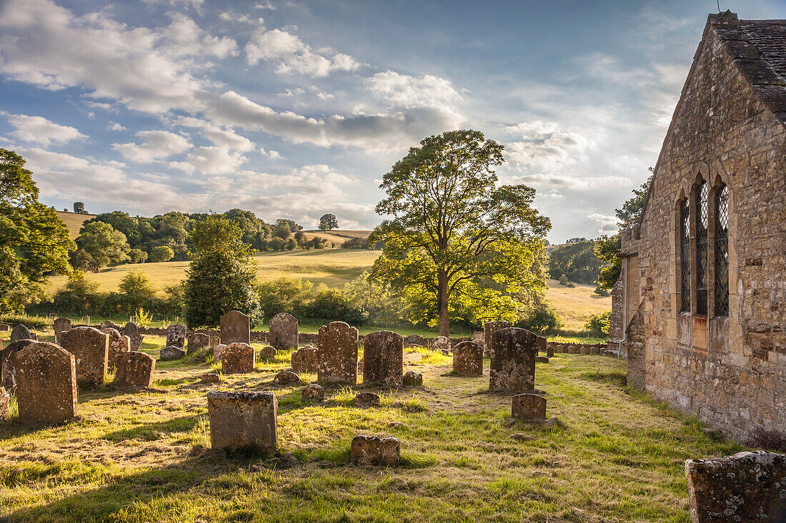 Ehemaliger Friedhof von St Eadburgha's Church bei Broadway, Cotswolds, Gloucestershire, England