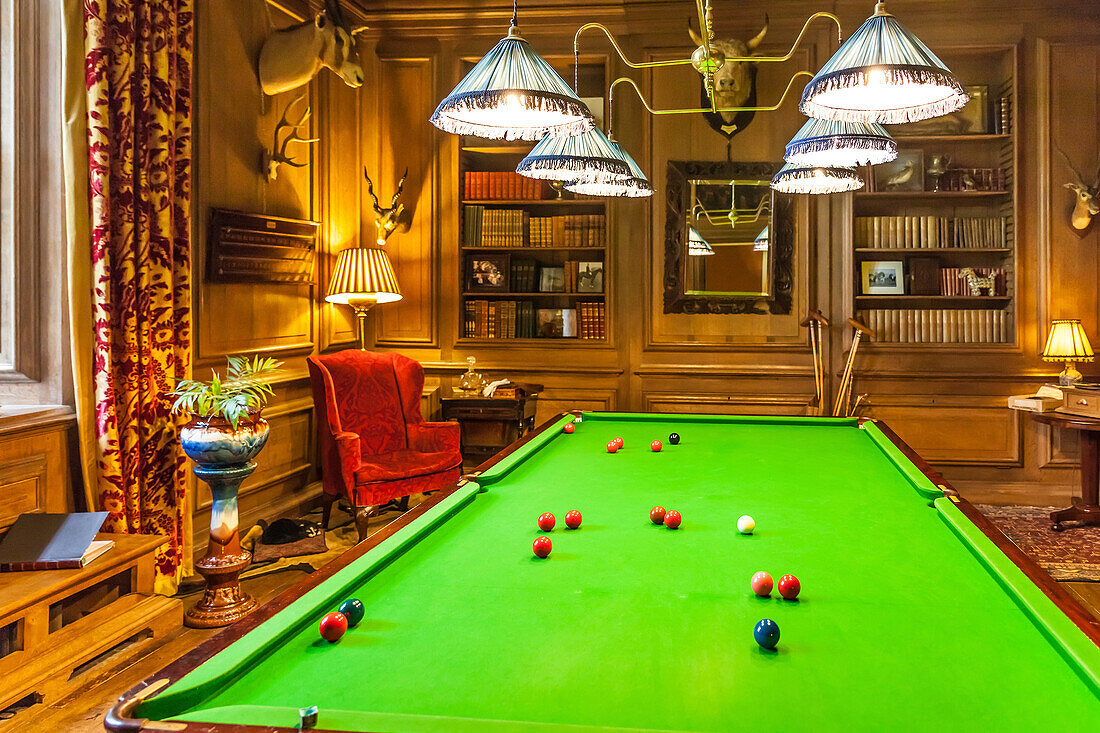 Billiard-Salon im alten Herrenhaus Avebury Manor, Wiltshire, England