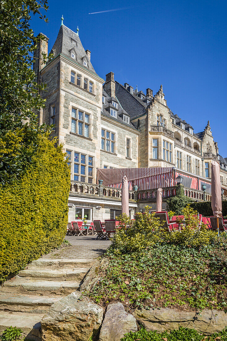 Schlosshotel Friedrichshof (Gartenseite) in Kronberg, Taunus, Hessen, Deutschland