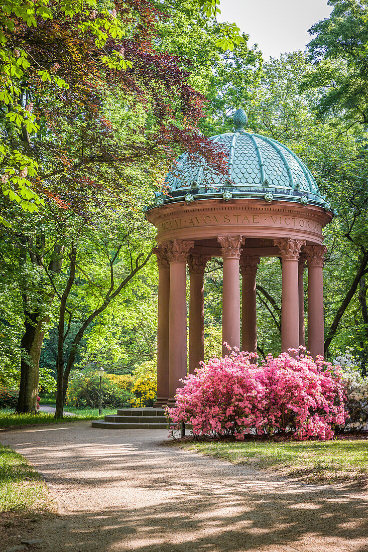 Auguste-Viktoria-Brunnen im Kurpark von Bad Homburg vor der Höhe, Taunus, Hessen, Deutschland