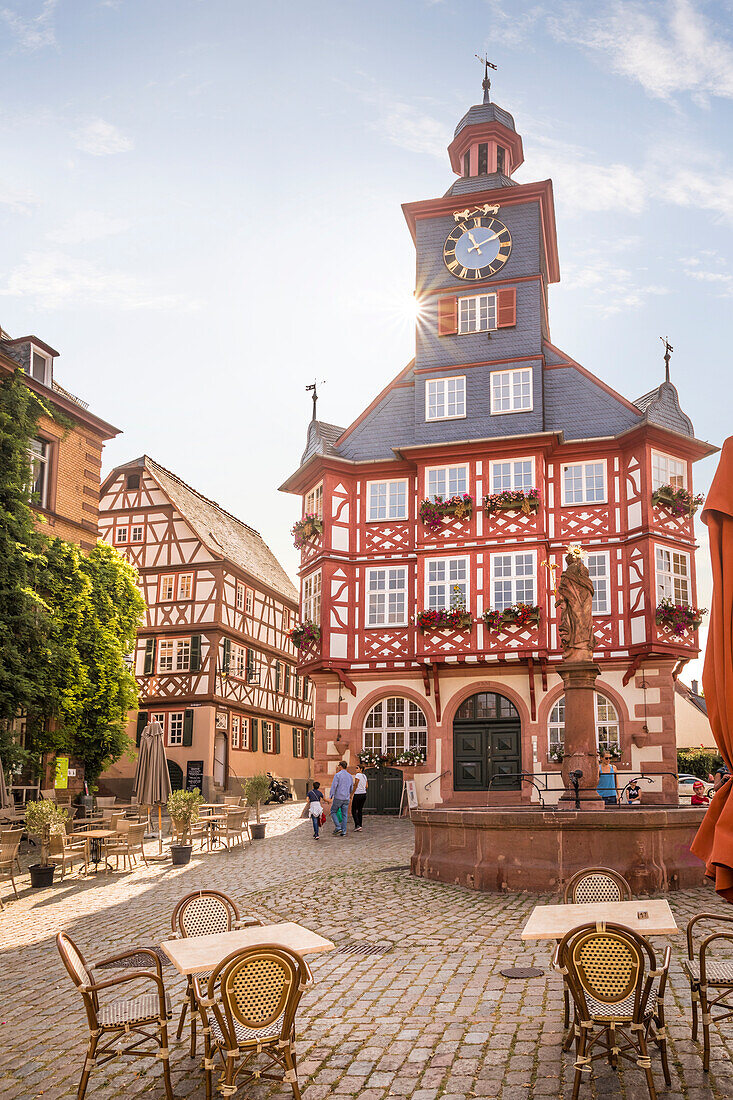 Altes Rathaus und Marienbrunnen am Marktplatz von Heppenheim, Südhessen, Hessen, Deutschland