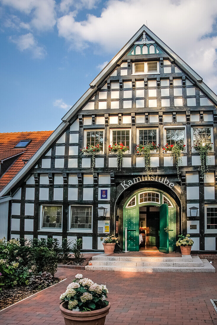 Traditionelles Fachwerkhaus in Dinslaken, Münsterland, Nordrhein-Westfalen, Deutschland
