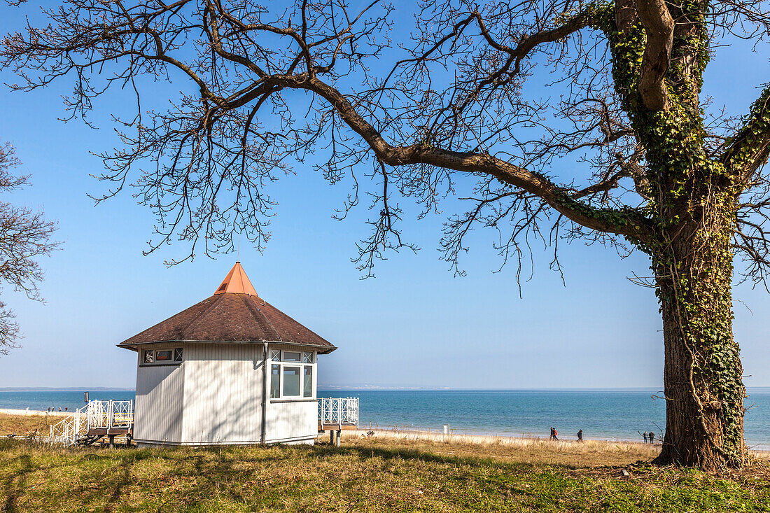 An der Uferpromenade in Binz auf Rügen, Mecklenburg-Vorpommern, Norddeutschland, Deutschland