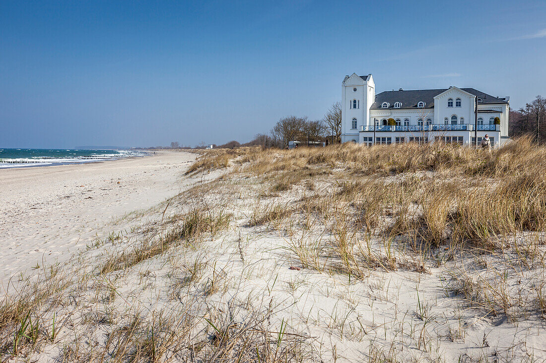 Weiße Villa am Strand in Heiligendamm, Mecklenburg-Vorpommern, Norddeutschland, Deutschland