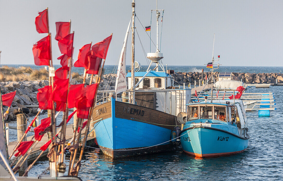 Fischerboote im Hafen von Kühlungsborn, Mecklenburg-Vorpommern, Norddeutschland, Deutschland