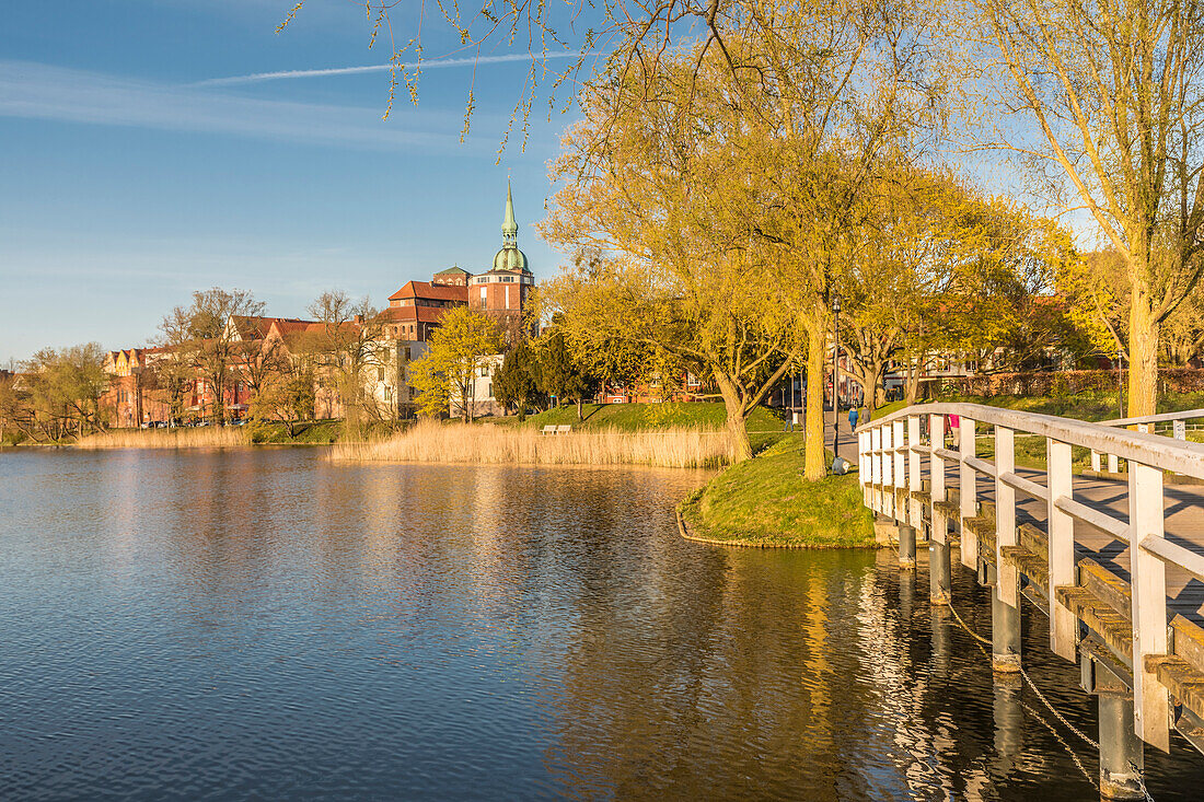 Weiße Brücke am Knieperteich, Stralsund, Mecklenburg-Vorpommern, Norddeutschland, Deutschland