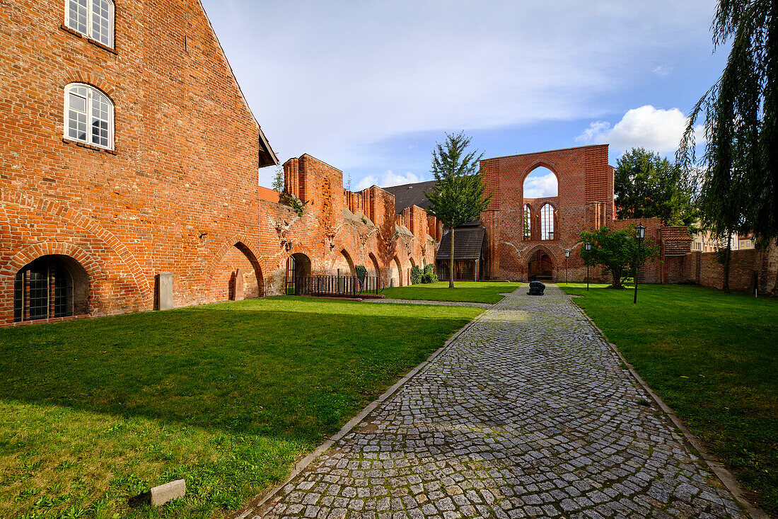 Ruinen des Sankt-Johanniskloster in der Weltkulturerbe- und Hansestadt Stralsund, Mecklenburg-Vorpommern, Deutschland