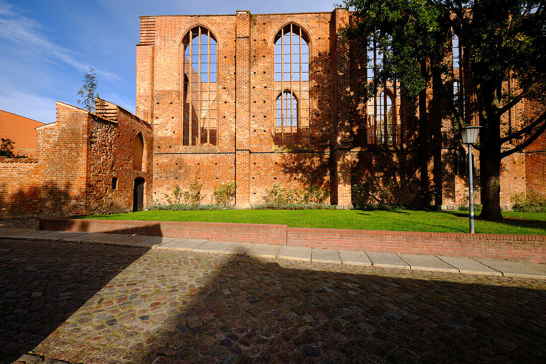 Ruinen des Sankt-Johanniskloster in der Weltkulturerbe- und Hansestadt Stralsund, Mecklenburg-Vorpommern, Deutschland