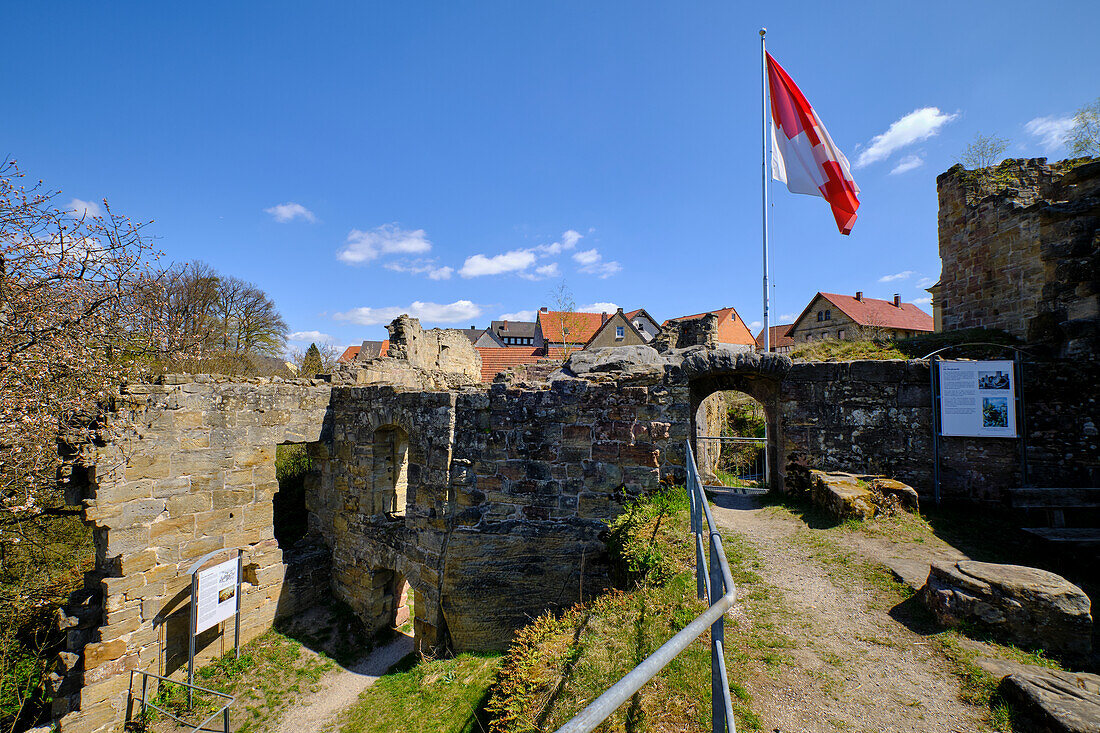 Ruine der Nordburg Lichtenstein in Lichtenstein, Naturpark Haßberge, Landkreis Hassberge, Unterfranken, Franken, Bayern, Deutschland