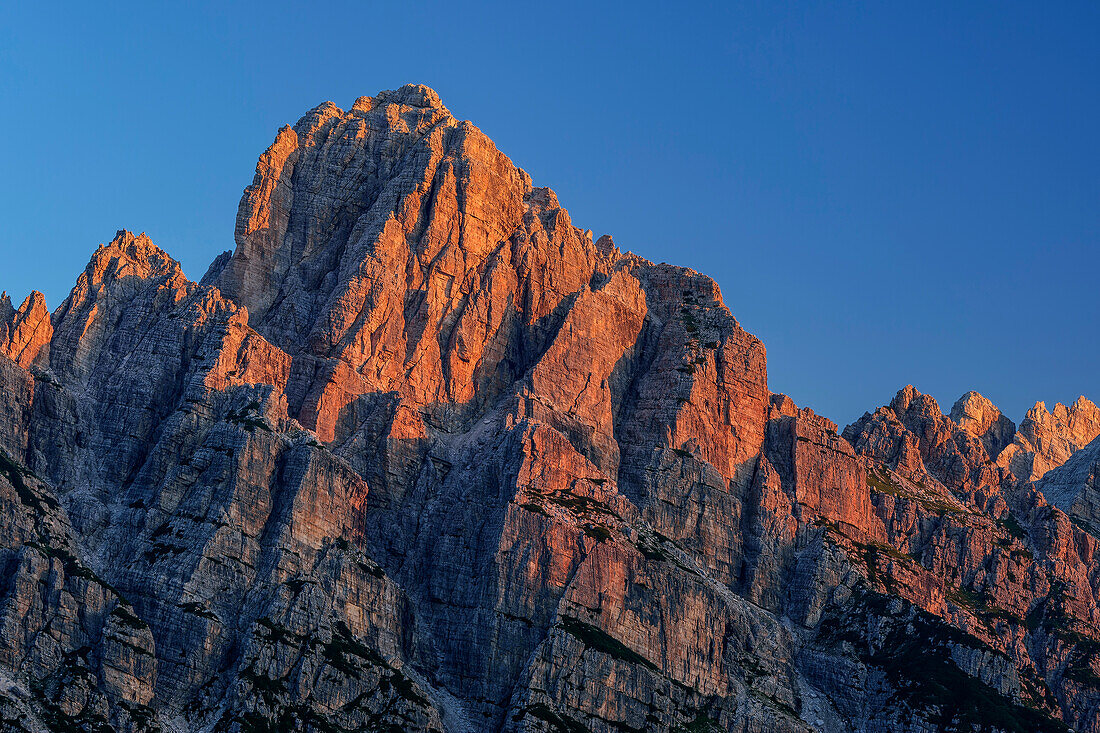 Castello di Moschesin im Alpenglühen, Belluneser Höhenweg, Dolomiten, Venezien, Venetien, Italien