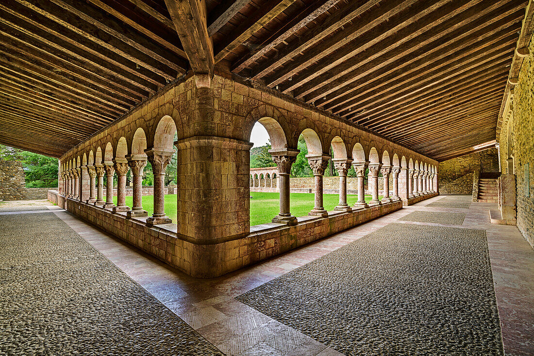 Romanischer Kreuzgang des Kloster Saint Michel de Cuxa, Abbaye Saint Michel de Cuxa, Prades, Pyrenäen, Frankreich