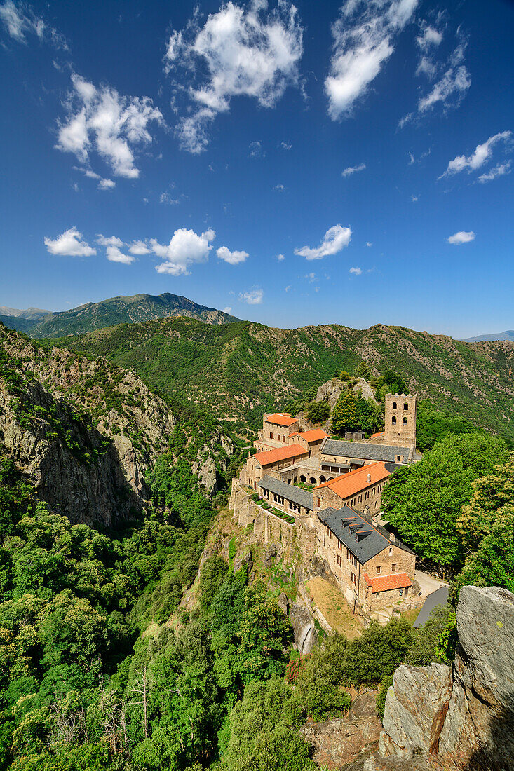 Kloster Saint Martin, Abbaye Saint Martin du Canigou, Prades, Pyrenäen, Frankreich