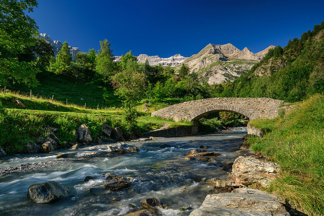 Pont de Nadau near Cirque de Gavarnie, Gavarnie, Pyrenees National Park, UNESCO World Heritage Site Pyrénées-Mont Perdu, Pyrenees, France