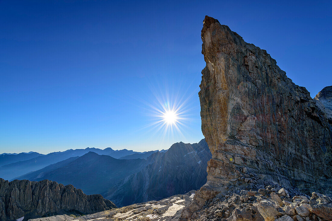 In der Rolandsbreche mit Blick nach Spanien, Breche de Roland, Gavarnie, Nationalpark Pyrenäen, UNESCO Weltkulturerbe Pyrénées Mont Perdu, Pyrenäen, Frankreich