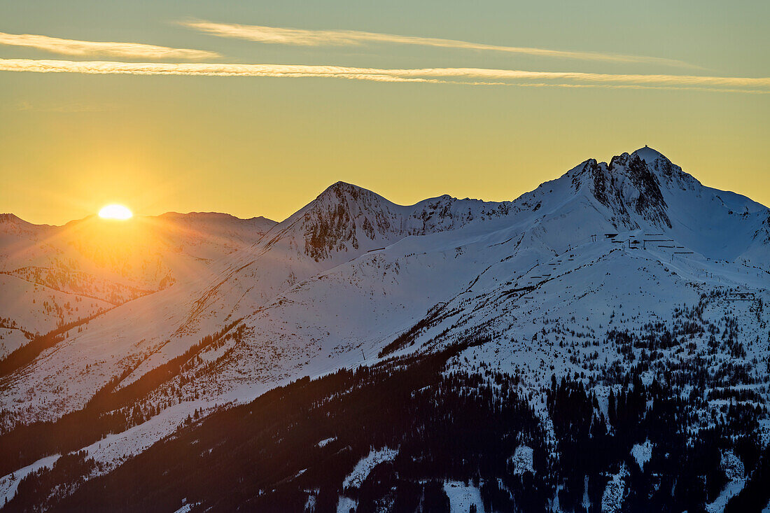 Sonnenuntergang über Kuhmesser und Kellerjoch, vom Wiedersbergerhorn, Kitzbüheler Alpen, Zillertal, Tirol, Österreich