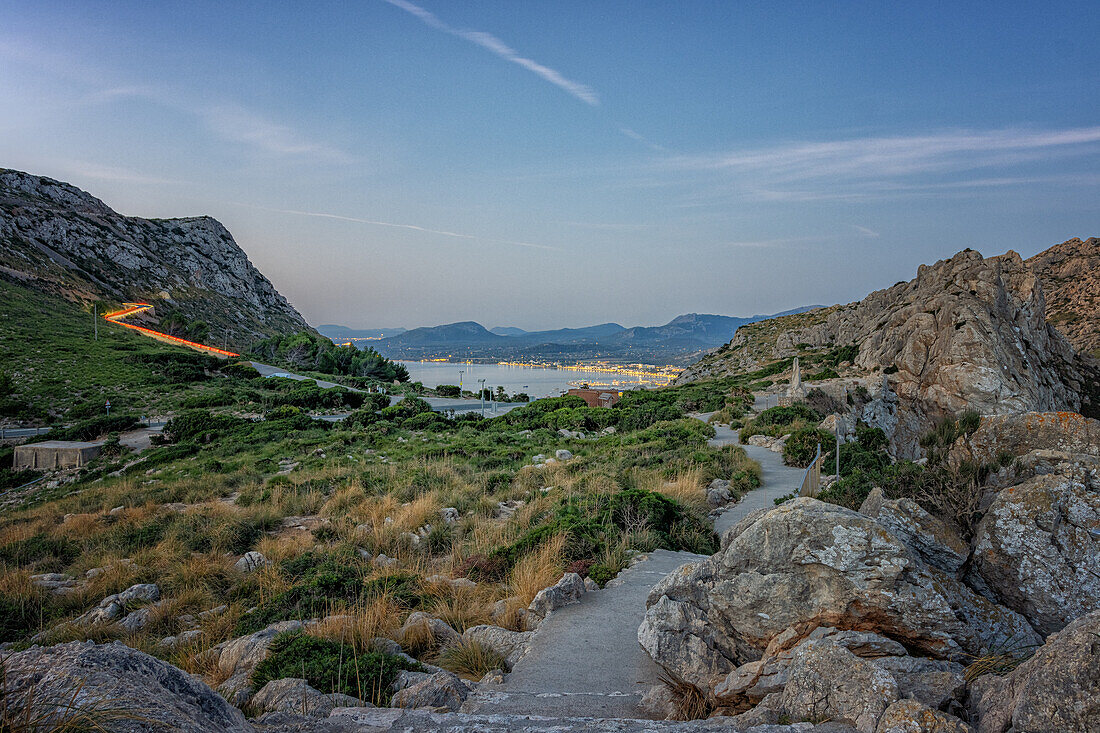 Blick auf die Bucht von Pollenca bei Sonnenaufgang, Halbinsel Formentor, Nordküste, Mallorca, Spanien