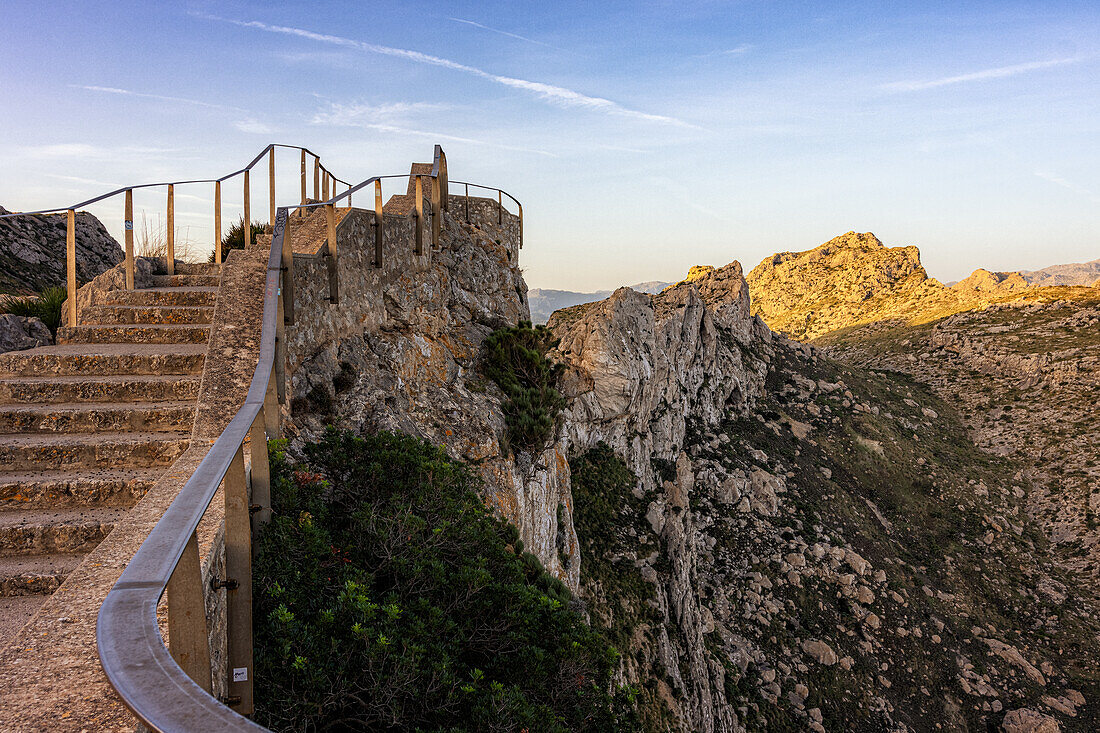 Sonnenaufgang am Mirador de Es Colomer, Punto de la Nao de Formentor, Serra de Tramuntana, Mallorca, Spanien