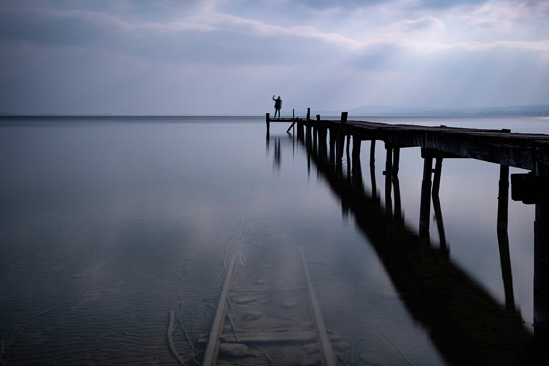 Alter Holzsteg am Ammersee, Herrsching, Fünfseenland, Bayern, Deutschland, Europa