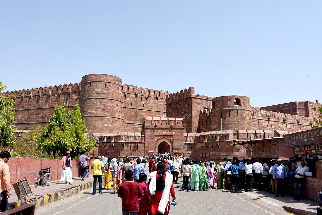Eingangstor, Rotes Fort der Moguls, Agra, Rajasthan, Indien