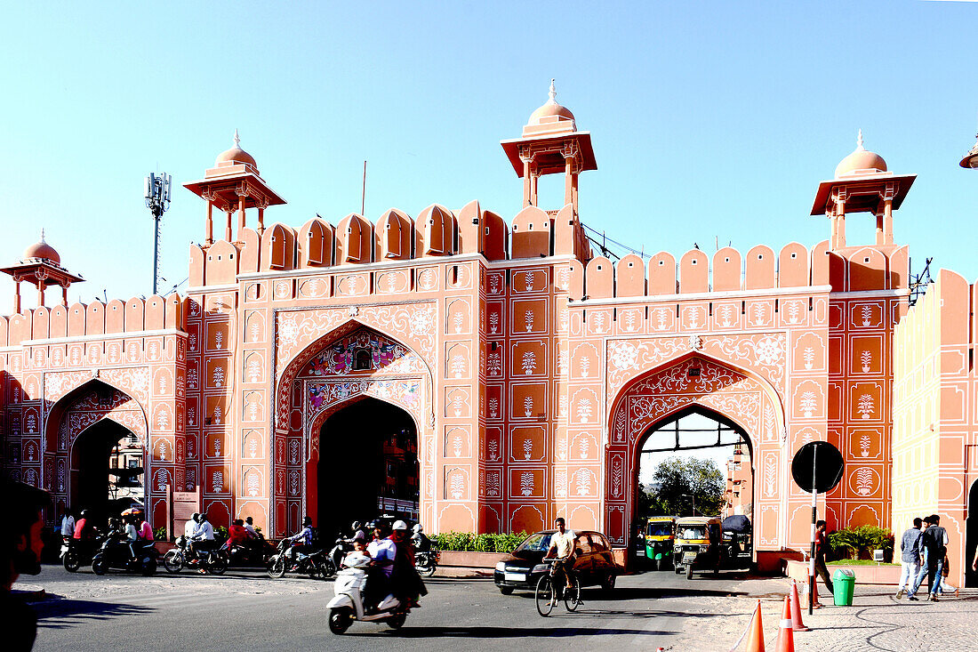 Stadttor und Altstadtmauer, 'Pinkfarbene' Altstadt, Jaipur, Rajasthan, Indien