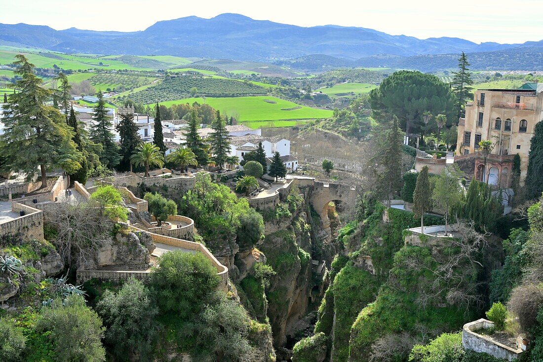 Blick von der neuen Brücke, Ronda, Straße der weißen Dörfer, Andalusien, Spanien
