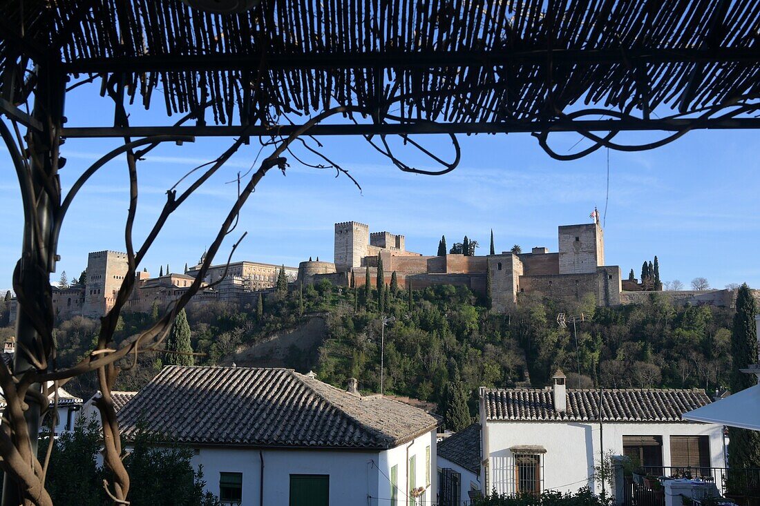Blick vom Hotel in Albaicin auf die Alhambra, Granada, Andalusien, Spanien