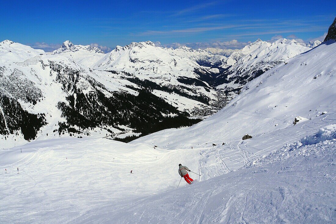Blick auf Lech am Arlberg, Winter in Vorarlberg, Österreich