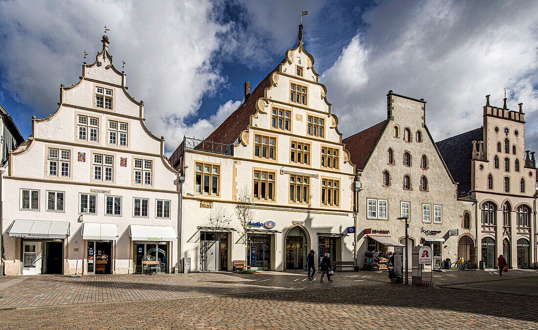 Spätgotische Steingiebelhäuser in der Mittelstraße, Altstadt von Lemgo, Nordrhein-Westfalen, Deutschland
